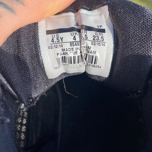 Nike Air Jordan’s size 4.5 youth - Picture 5 of 6